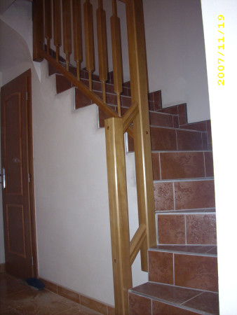 Bukové zábradlí na strmých schodech